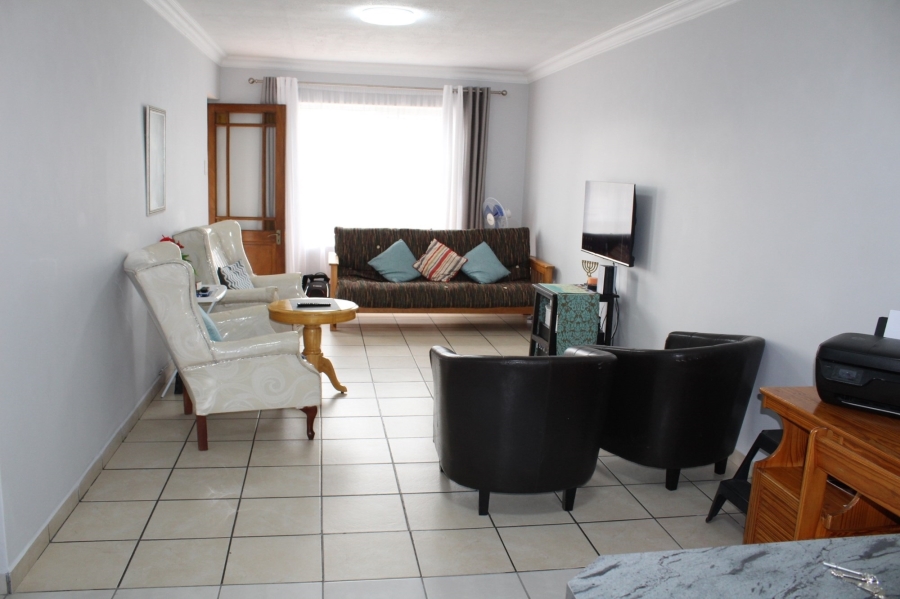 To Let 2 Bedroom Property for Rent in Heiderand Western Cape